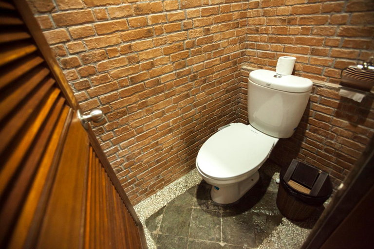 Bathroom 2, Black Pearl Hostel, Badung