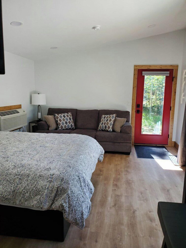 Bedroom 5, Expedition Inn, Houghton