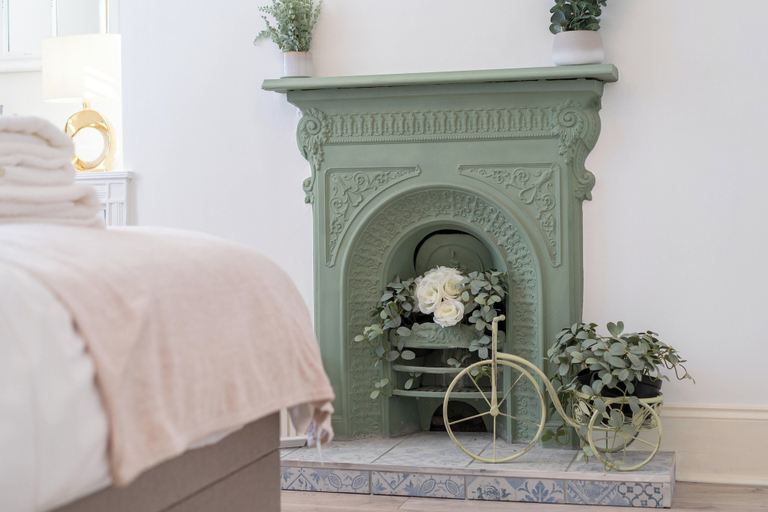 Bedroom 3, Gloucester Place Townhouse with Hot Tub, Gloucestershire
