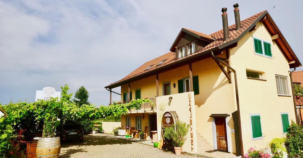 Exterior 3