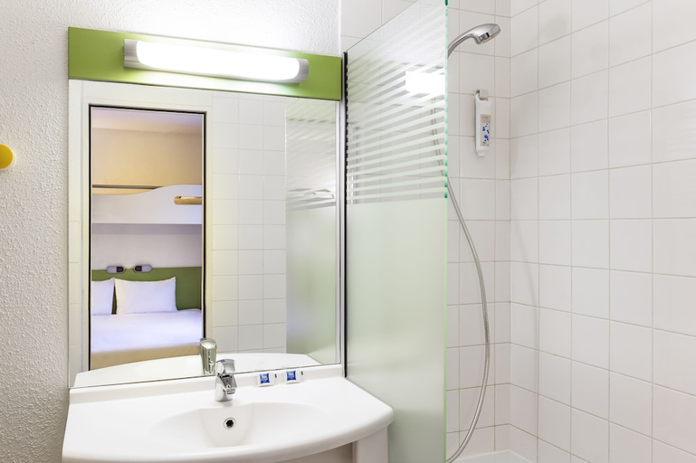 Bathroom 4, B&B HOTEL Troyes Centre, Aube