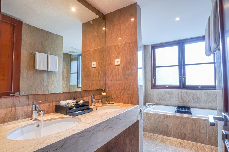 Bathroom 13