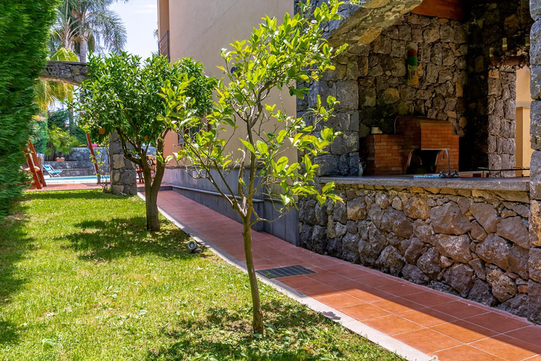 Others 2, Villa Magdalena, Catania