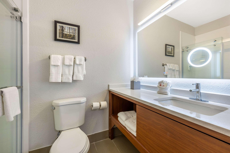Bathroom 28