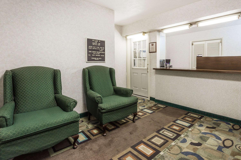 Public Area 2, Knights Inn - Peru, IN, Miami