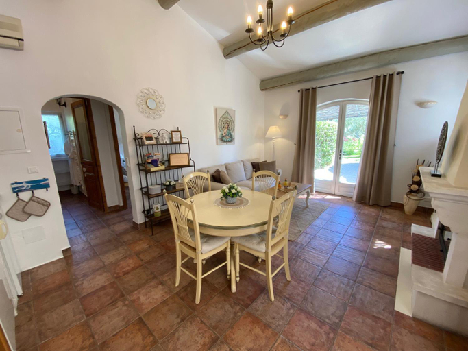 Others 5, Mas Beau Soleil & Spa Cottages DeCharme avec Jacuzzi&Jardin Prives, Bouches-du-Rhône