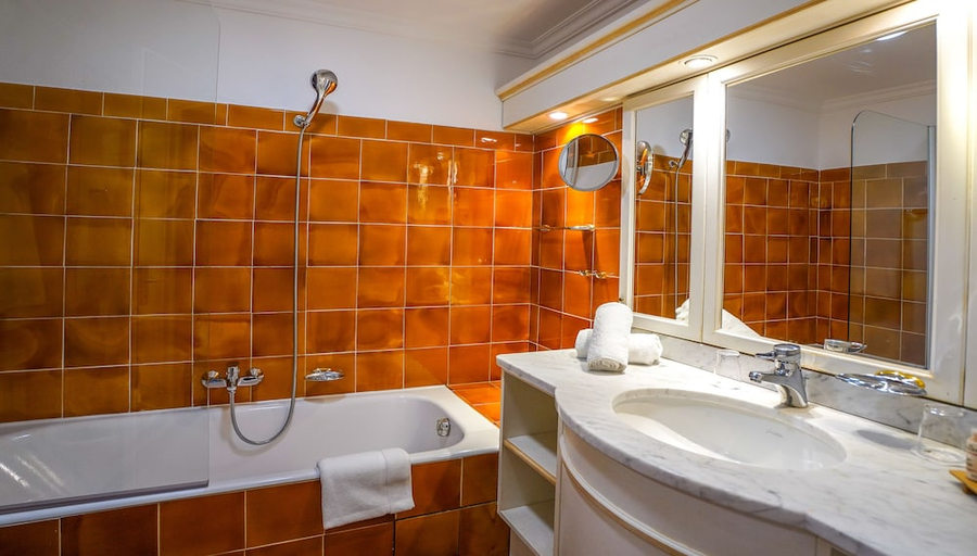 Bathroom 5, La Mandarine, Var