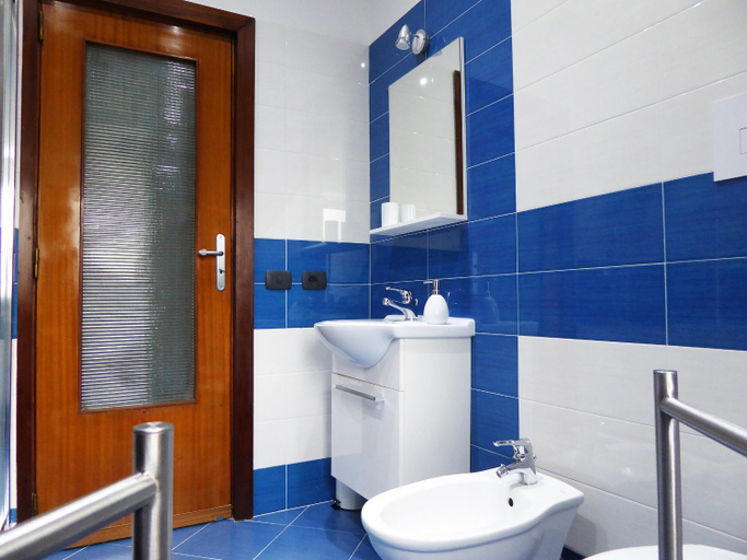 Shower 4, La Bella Vita Apartments, Napoli