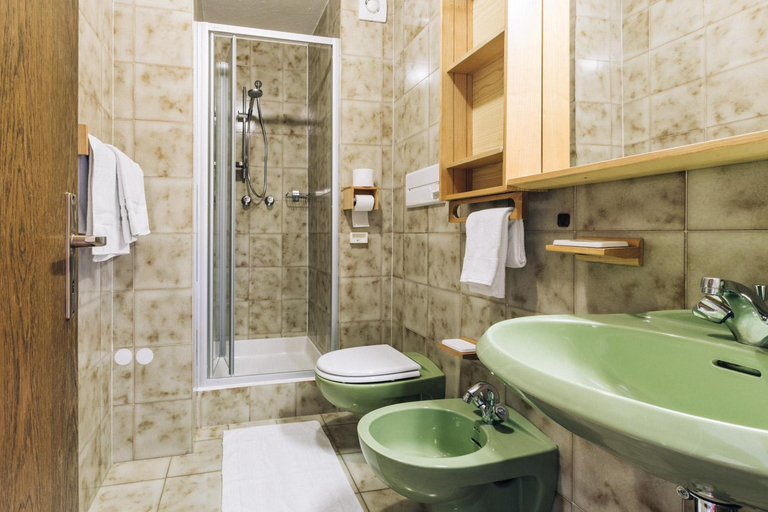 Bathroom 5, Hotel Schönwies, Bolzano