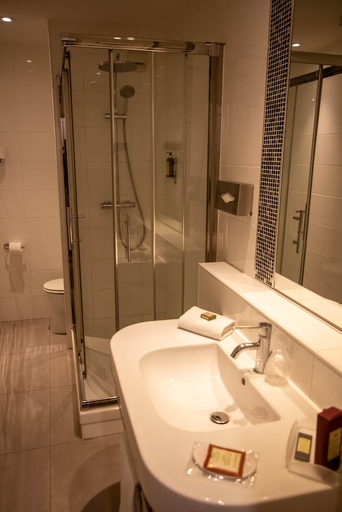Bathroom 5, Grand Hotel D'Orleans, Haute-Garonne