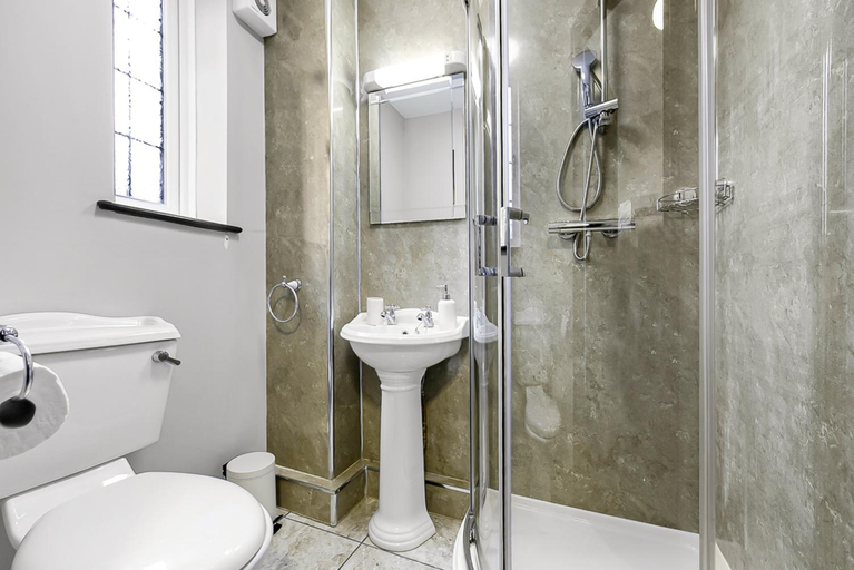 Bathroom 3, Tudor Grange, Bournemouth