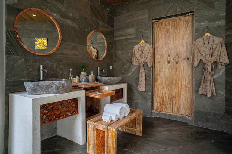 Bathroom 15