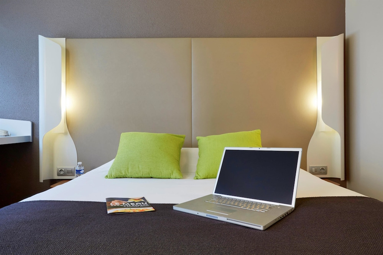 Bedroom 3, Campanile Villejust Za Courtaboeuf Hotel, Essonne