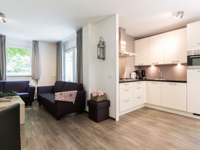 Living room 2, Nature-set Villa With Microwave Oven, Arcen en Velden
