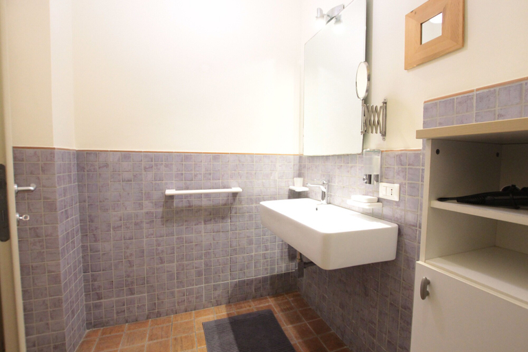 Bathroom 5, Amenano B&B & Apartments, Catania