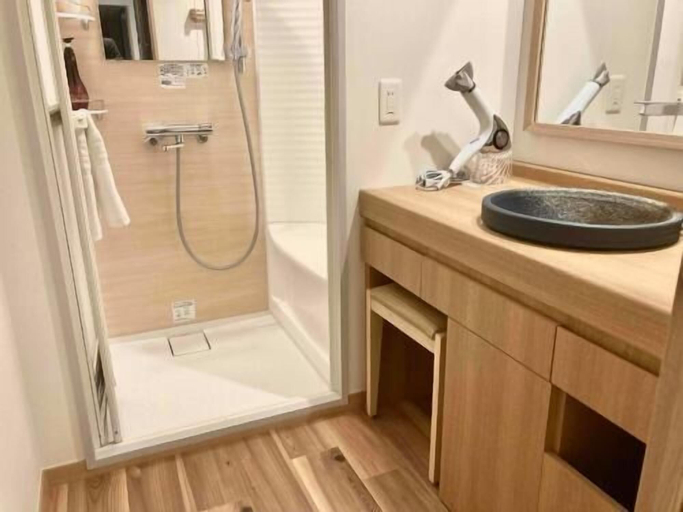 Bathroom 15