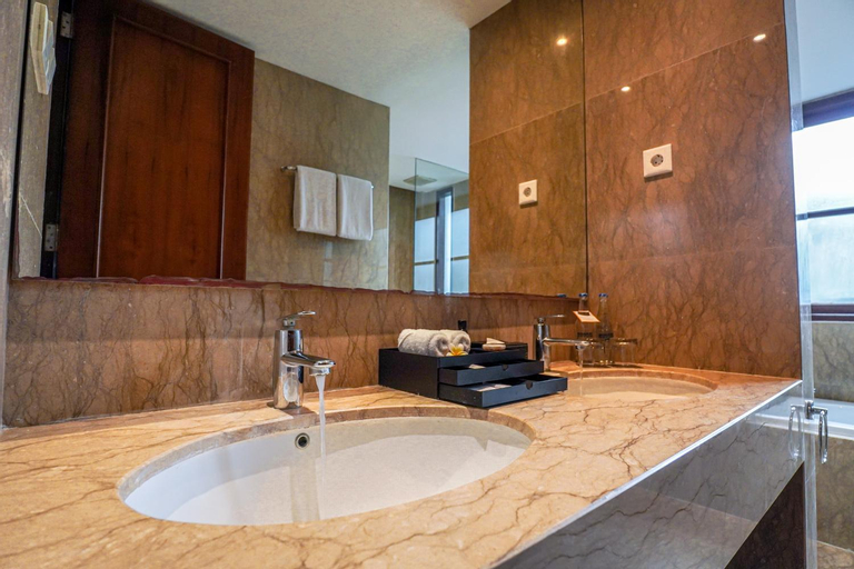 Bathroom 12
