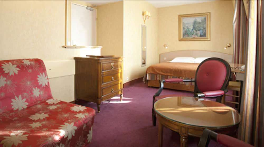 Bedroom 3, Transcontinental, Paris