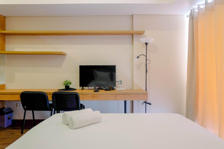 Warm Design Studio Apt @ Casa De Parco By Travelio, Tangerang