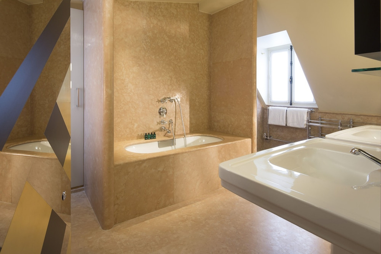 Bathroom 2, Saint Marc, Paris