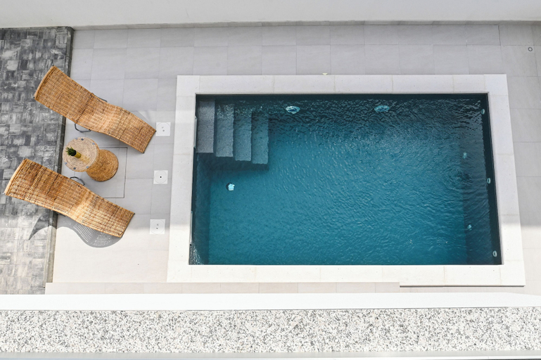 Others 5, Pool apartments Banta A, Novalja