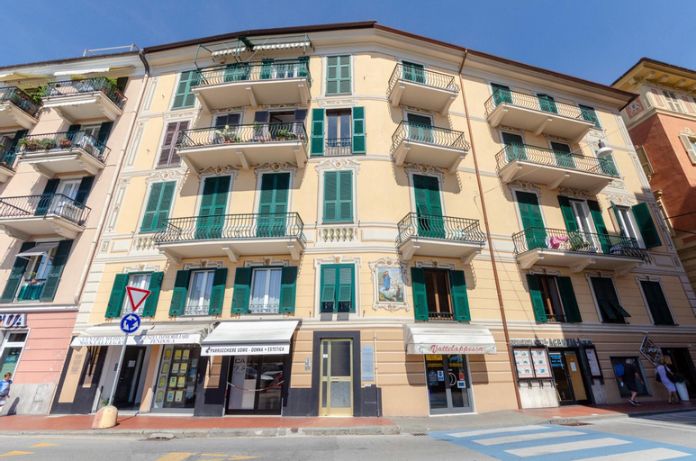 ALLA CASA ROSA AL MARE- Centrale a di fronte al mare- Emozionante- Garage privato gratuito a 800 mt-, Genova
