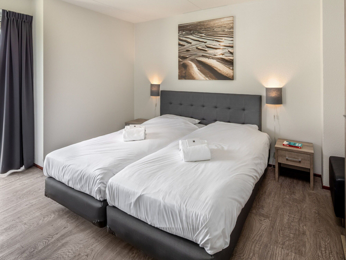 Room 2, Restyled Villa With Dishwasher and Whirlpool, Near the Sea, Noord-Beveland