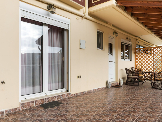 Others 3, Welcoming Apartment in Venerato With Garden, Crete
