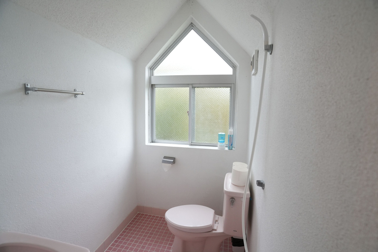 Bathroom 2, CINEMA RESORTS 4, Motobu
