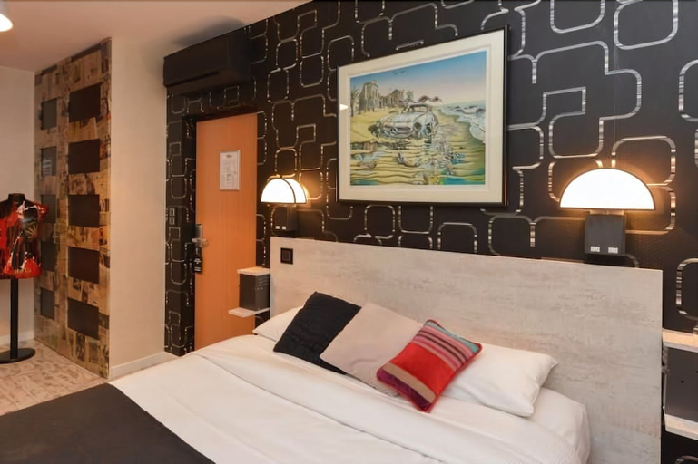 Bedroom 2, Hotel De L'Europe, Seine-Maritime