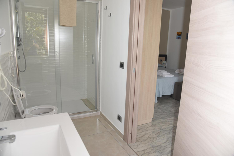 Bathroom 5, La Porta del mare, Cosenza