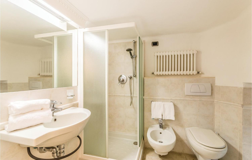 Bathroom 2, Girasole, Genova