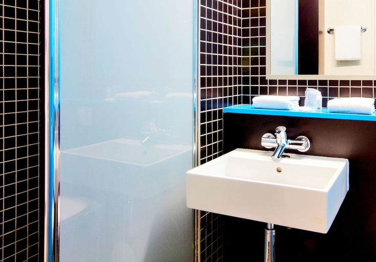 Bathroom 3, KYRIAD VIRY CHATILLON, Essonne