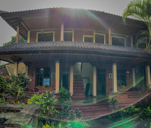 Exterior 13
