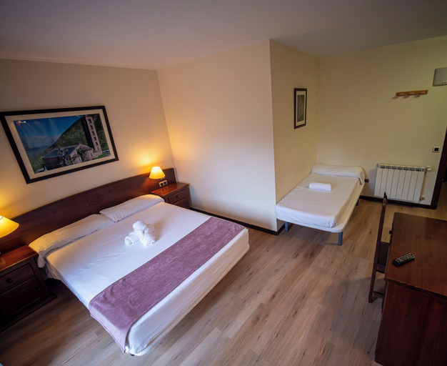 Bedroom 2, Hotel Romànic, Lleida