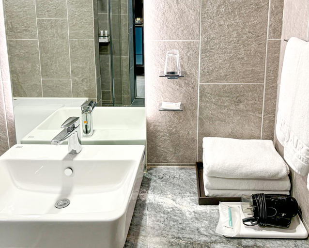Bathroom 4, Yeongjongdo Air Sky Hotel Incheon Airport, Jung