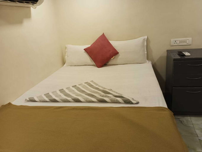 Bedroom 4, New Tara By Glitz Hotels, Mumbai Suburban