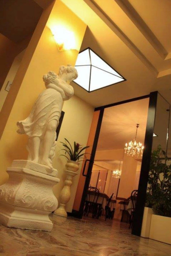 Others 4, Hotel Delizia, Rimini