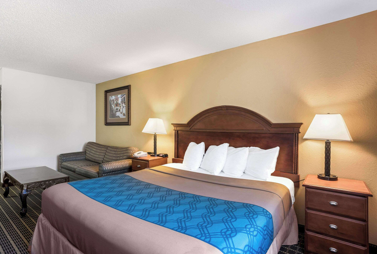 Bedroom 4, Rodeway Inn Cedar Rapids, Linn