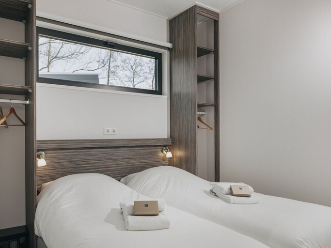 Room 5, Comfy Lodge with Microwave near Markermeer, Venhuizen