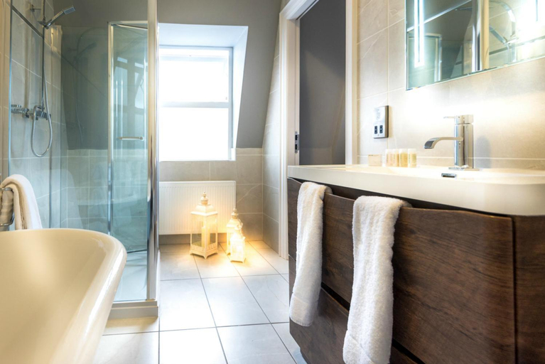 Bathroom 4, Shipquay Boutique Hotel, Derry and Strabane