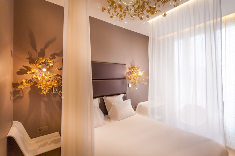 Bedroom 2, Hotel Legend, Paris