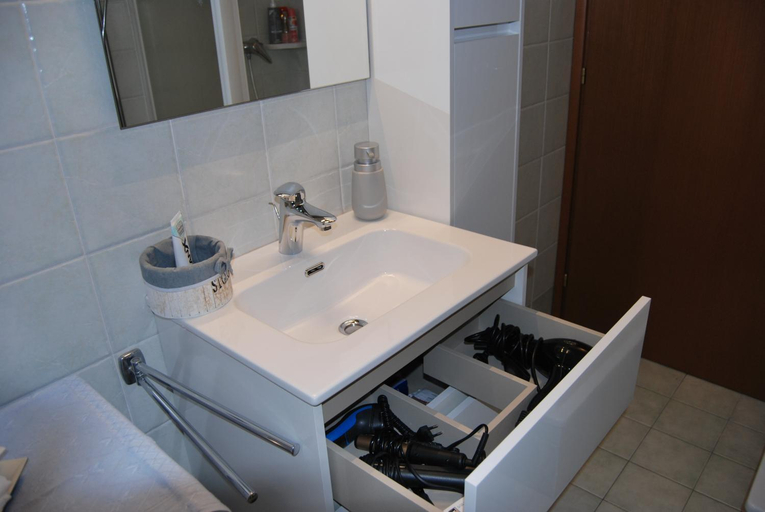 Bathroom 2, Il porticciolo, Lecco