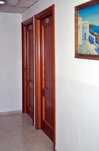 Others 3, Charlie Hotel, Napoli