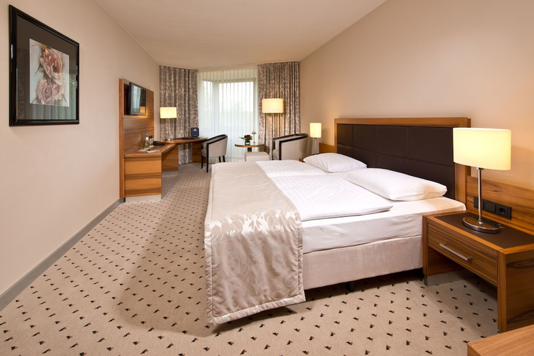 Bedroom 3, Maritim Hotel Bad Homburg, Hochtaunuskreis