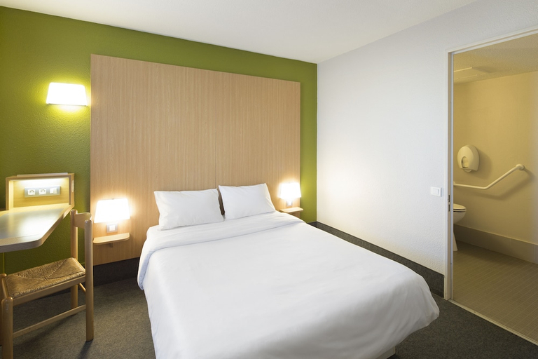 Bedroom 3, B&B HOTEL Frejus Roquebrune-sur-Argens, Var
