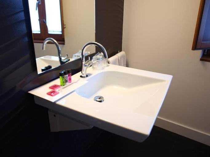 Bathroom 3, Hotel Las Casas de Pandreula, Soria