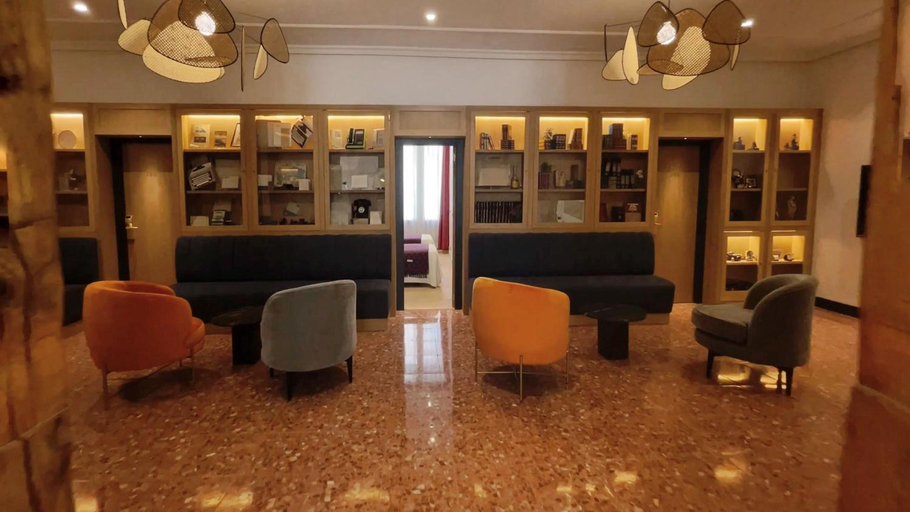 Public Area, Hostal Aguilar, Madrid