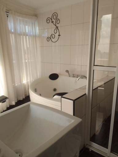 Bathroom, Smarts furnished apartments, Kibra