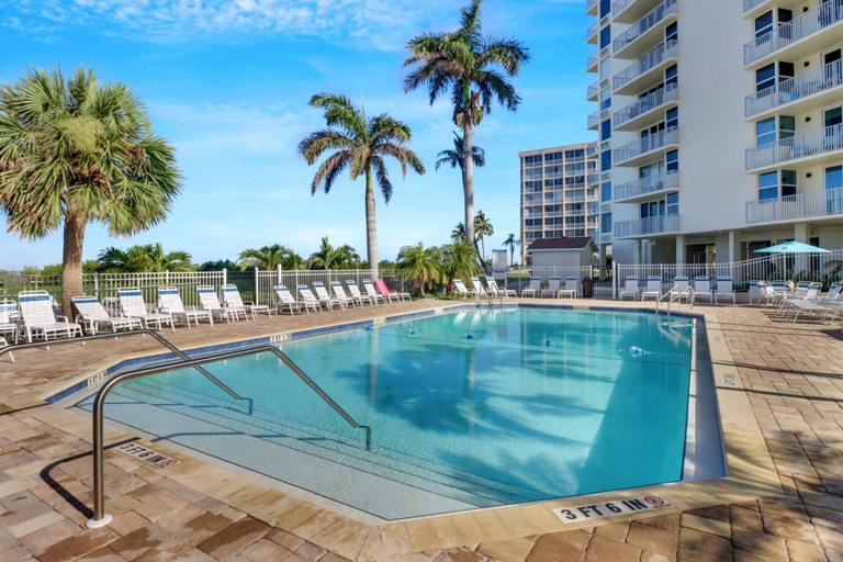 Sport & Beauty 4, Estero Beach & Tennis 207 C, Lee